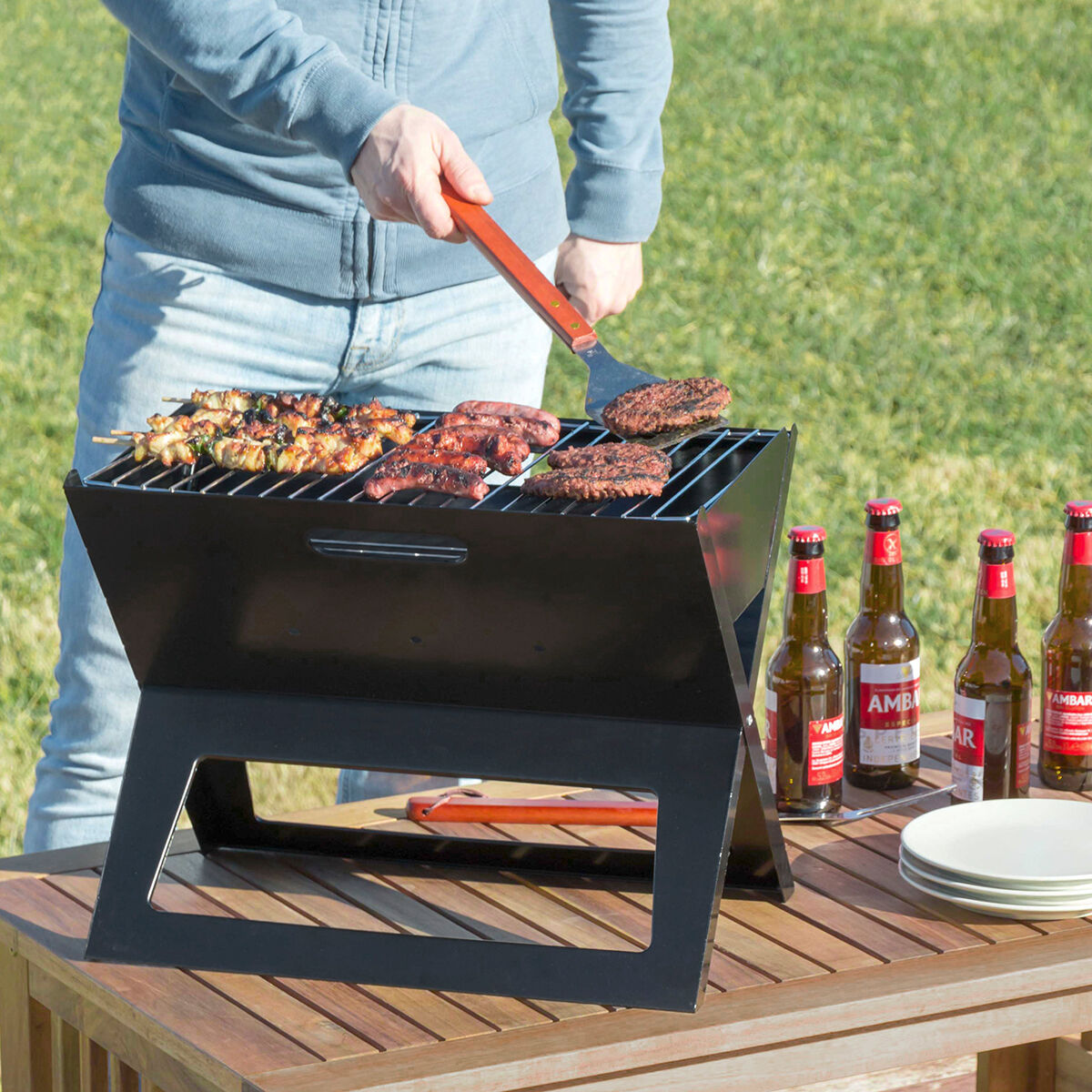 Tragbarer Holzkohlegrill Garten, Grillen und Essen im Freien InnovaGoods   